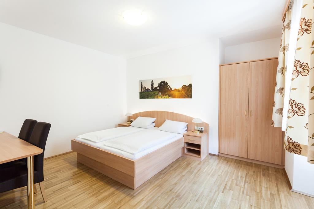 Gaestehaus Ferk - Fruehstueckspension, Bed & Breakfast Μπαντ Ράντκεσμπουργκ Δωμάτιο φωτογραφία