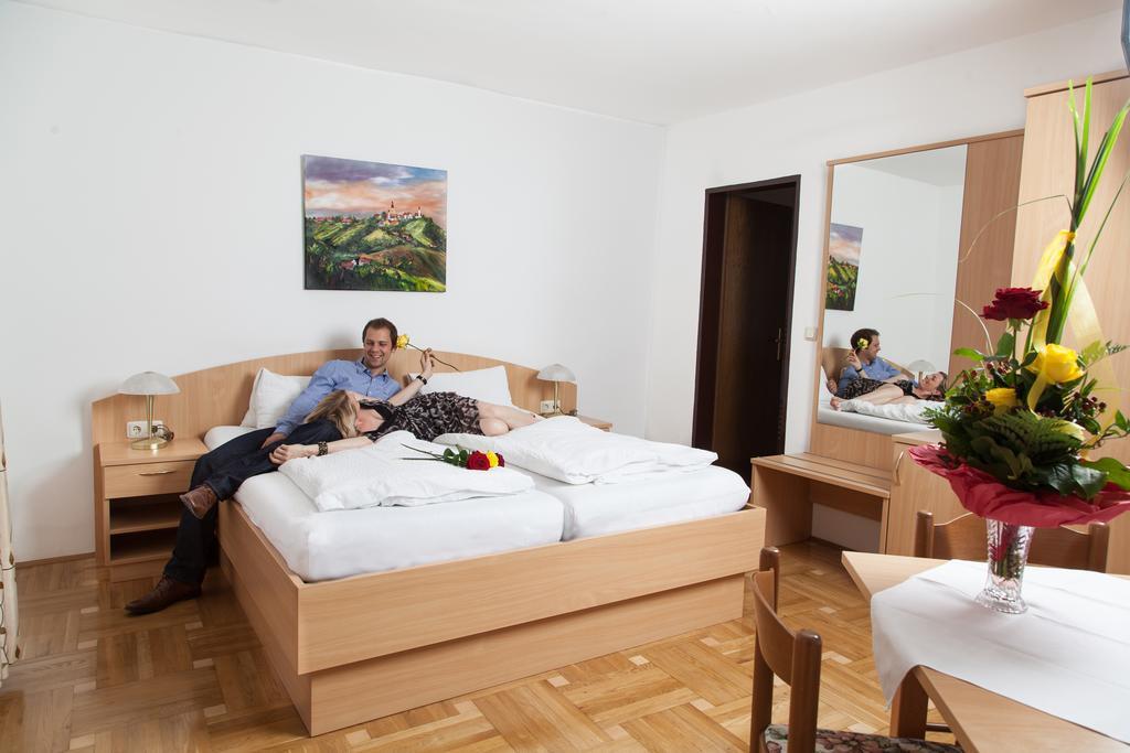 Gaestehaus Ferk - Fruehstueckspension, Bed & Breakfast Μπαντ Ράντκεσμπουργκ Δωμάτιο φωτογραφία